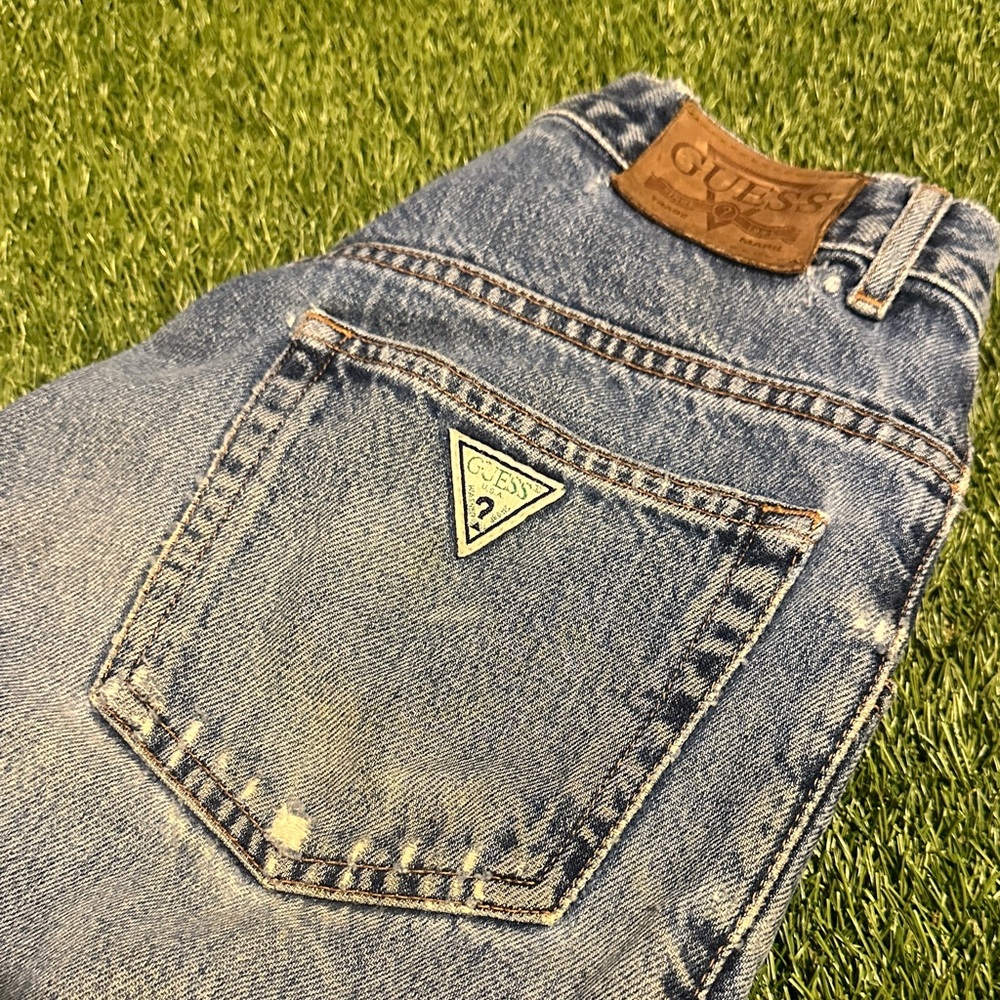 RARE VTG GUESS “Pascal” 075 Loose Fot Tapered Leg Denim Jeans with Logo Patch